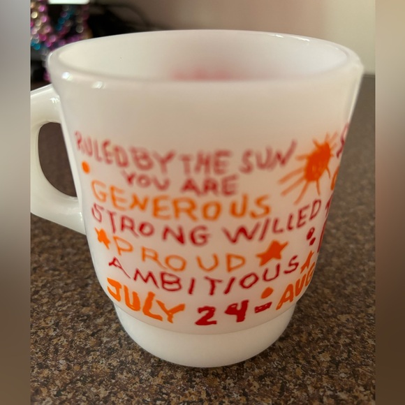 Vintage Anchor Hocking white milkglass Leo the Lion Zodiac cup. gift/collectible - Picture 3 of 7